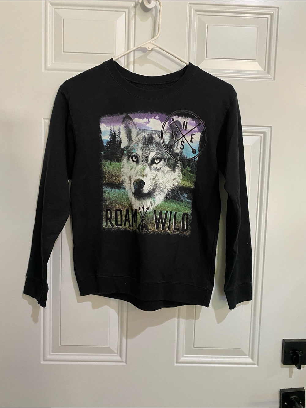 Hanes Black Crewneck Sweater with Wolf Graphic